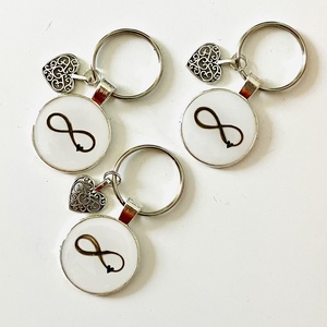 Hajjal készült végtelen jel kicsi szívvel - táska & tok - kulcstartó & táskadísz - kulcstartó - Meska.hu