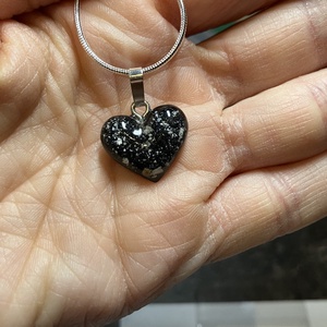 Hamvakkal készült kegyeleti medál, kegyeleti ékszer - ékszer - nyaklánc - medálos nyaklánc - Meska.hu