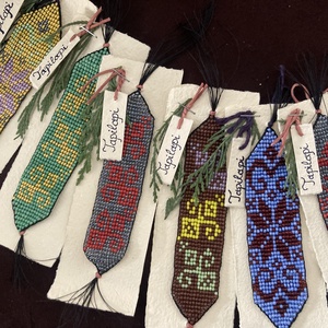 Tapilapi, Könyv & Zene, Könyvjelző, Gyöngyfűzés, gyöngyhímzés, Hogy mi is az a tapilapi? Majdnem olyan, mint a stresszlabda, csak teljesen más. És ha szeretnéd, m..., MESKA