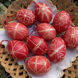 Hímes tojások, Ünnepi díszek, dekorációk, Húsvéti díszek és dekorációk, Húsvéti tojás, hímestojás, Tojásfestés, 10 db, hagyományos mintájú, kifújt, piros hímes tojás akasztható díszként elkészítve.
, MESKA