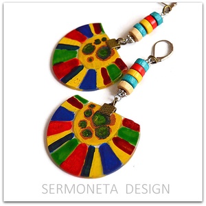   Afrikai stilusú színes csíkos olvasztott üveg fülbevaló lapos fagyöngyökkel - ékszer - fülbevaló - lógó fülbevaló - Meska.hu