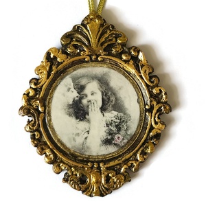 Barokk stílusú karácsonyfadísz leány portréval, öntött kerámia, Karácsony, Karácsonyi lakásdekoráció, Karácsonyfadíszek, Decoupage, transzfer és szalvétatechnika, Mindenmás, MESKA