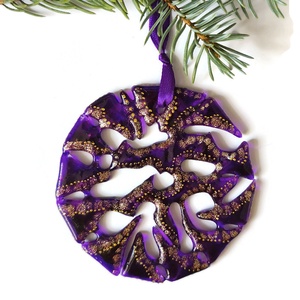 Lila áttört üveg karácsonyfadísz arany díszítéssel, Karácsony, Karácsonyi lakásdekoráció, Karácsonyfadíszek, Üvegművészet, MESKA