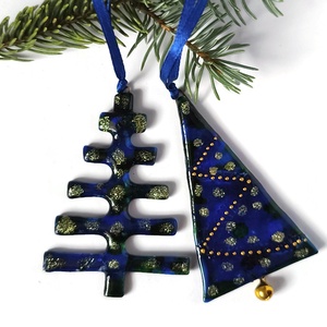 Kék fenyőfák, üveg karácsonyfadísz arany díszítéssel, Karácsony, Karácsonyi lakásdekoráció, Karácsonyfadíszek, Üvegművészet, MESKA