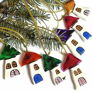 Színes  házikók, üveg karácsonyfadísz - Meska.hu