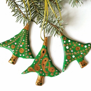 Keleties fenyőfák, arannyal díszített üveg  karácsonyfadíszek - Meska.hu