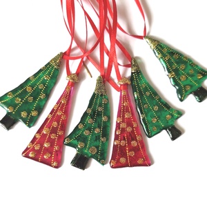 Zöld és pink fenyőfák, arannyal díszített üveg  karácsonyfadíszek - karácsony - karácsonyi lakásdekoráció - karácsonyfadíszek - Meska.hu