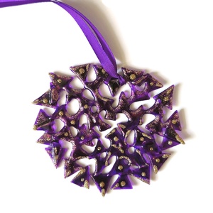 Lila  áttört üveg karácsonyfadísz arany díszítéssel - karácsony - karácsonyi lakásdekoráció - karácsonyfadíszek - Meska.hu