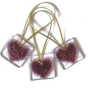 Lila  szivek, ajándékkísérő - karácsony - karácsonyi lakásdekoráció - karácsonyfadíszek - Meska.hu