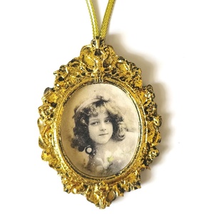 Barokk stílusú karácsonyfadísz lány portréval, öntött kerámia, Karácsony, Karácsonyi lakásdekoráció, Karácsonyfadíszek, Decoupage, transzfer és szalvétatechnika, Mindenmás, MESKA