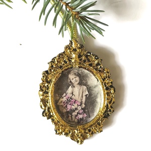 Barokk stílusú karácsonyfadísz lány portréval, öntött  kerámia - karácsony - karácsonyi lakásdekoráció - karácsonyfadíszek - Meska.hu
