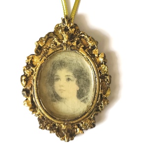 Barokk stílusú karácsonyfadísz angyal portréval, öntött kerámia, Karácsony, Karácsonyi lakásdekoráció, Karácsonyfadíszek, Decoupage, transzfer és szalvétatechnika, Mindenmás, MESKA