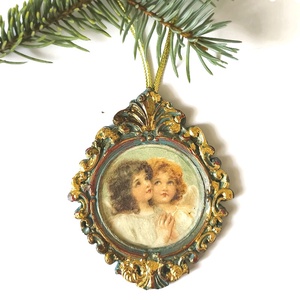 Barokk stílusú karácsonyfadísz angyal portréval, öntött kerámia - karácsony - karácsonyi lakásdekoráció - karácsonyfadíszek - Meska.hu