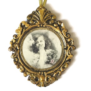 Barokk stílusú karácsonyfadísz leány portréval, öntött kerámia, Karácsony, Karácsonyi lakásdekoráció, Karácsonyfadíszek, Decoupage, transzfer és szalvétatechnika, Mindenmás, MESKA