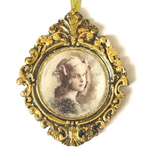 Barokk stílusú karácsonyfadísz leány portréval, öntött kerámia, Karácsony, Karácsonyi lakásdekoráció, Karácsonyfadíszek, Decoupage, transzfer és szalvétatechnika, Mindenmás, MESKA