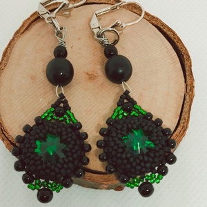 Smaragdzöld-fekete csillag fülbevaló, Ékszer, Fülbevaló, Lógó fülbevaló, Gyöngyfűzés, gyöngyhímzés, MESKA