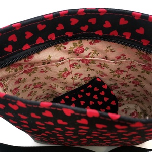 AKCIÓ!! Romantikus, csajos, szívecskés utcai táska II - táska & tok - kézitáska & válltáska - vállon átvethető táska - Meska.hu