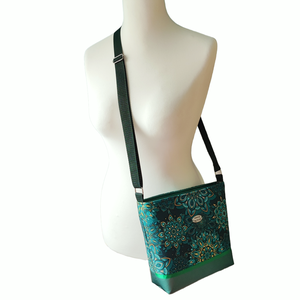 Csodás zöld mandalás női táska - táska & tok - kézitáska & válltáska - vállon átvethető táska - Meska.hu