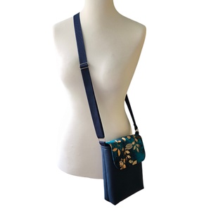 Kék és arany levelek crossbody / Mobiltelefon táska / Mobiltáska / Fesztivál táska - táska & tok - pénztárca & más tok - telefontok - Meska.hu
