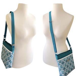 Készleten! - Havasi gyopár mintás - crossbody / válltáska - Türkiz - táska & tok - kézitáska & válltáska - válltáska - Meska.hu
