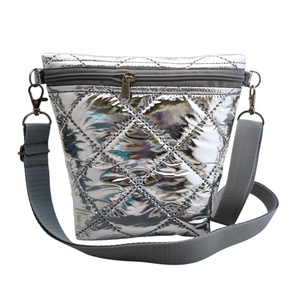 Ezüst fesztivál Roll Top crossbody / Mobiltelefon táska / Mobiltáska / Fesztivál táska - táska & tok - pénztárca & más tok - telefontok - Meska.hu