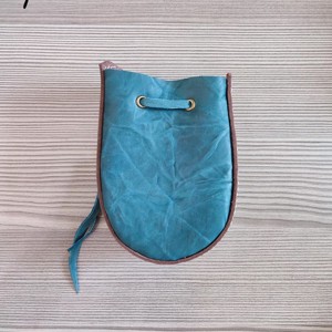 Remeték Titkos Társasága logóval ellátott kockatartó szütyő - játék & sport - táblajáték és kártyajáték - társasjátékok - dobókocka - Meska.hu