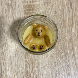 Kézműves, karámellás kávé illatú gyertya aranyos maci figurával - Meska.hu