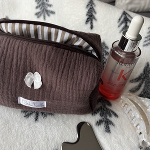 'Hazel' Beauty Case pamut neszesszer masnival és barna-fehér csíkos béléssel - táska & tok - neszesszer - Meska.hu