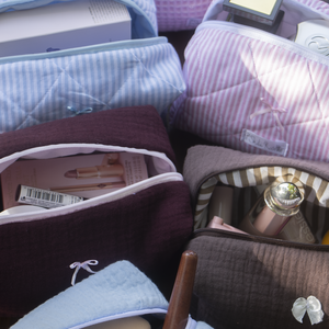 'Hazel' Beauty Case pamut neszesszer masnival és barna-fehér csíkos béléssel - táska & tok - neszesszer - Meska.hu