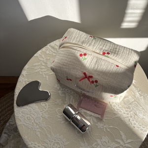 'Margot' Beauty Bag pamut cseresznyés neszesszer piros masnival - táska & tok - neszesszer - Meska.hu
