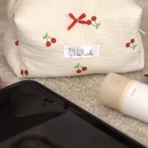 'Margot' Beauty Bag pamut cseresznyés neszesszer piros masnival - táska & tok - neszesszer - Meska.hu