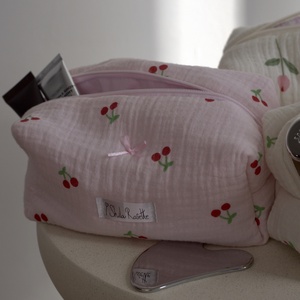 'Clara' Beauty Bag pamut cseresznyés neszesszer rózsaszín masnival - táska & tok - neszesszer - Meska.hu