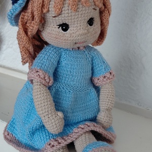 Kislány kalapban - Meska.hu