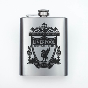Gravírozott fém flaska - Liverpool, Otthon & Életmód, Konyhafelszerelés, tálalás, Flaska, csatos üveg, Gravírozás, pirográfia, MESKA