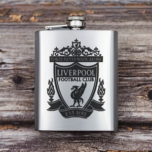 Gravírozott fém flaska - Liverpool - otthon & életmód - konyhafelszerelés, tálalás - flaska, csatos üveg - Meska.hu