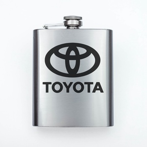 Gravírozott fém flaska - Toyota, Otthon & Életmód, Konyhafelszerelés, tálalás, Flaska, csatos üveg, Gravírozás, pirográfia, MESKA