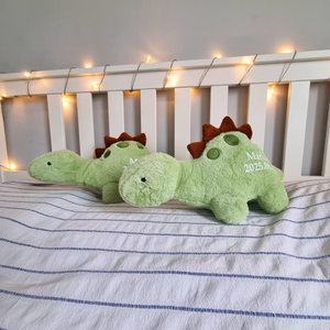 GreeNie - Egyedi, névre szóló plüss dino (22x42 cm) - baba - mama - babaemlékek - baba emlékőrző - Meska.hu