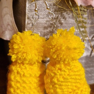 Sárga kézzel kötött mini sapka fülbevaló - ékszer - fülbevaló - lógó fülbevaló - Meska.hu
