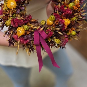 Ajtókopogtató , Otthon & Életmód, Dekoráció, Ajtó- és ablak dekoráció, Ajtódísz & Kopogtató, Virágkötés, 30 cm átmérőjű szárazvirág ajtókopogtató. Párától, nedvességtől, erős napütéstől érdemes távol tart..., MESKA