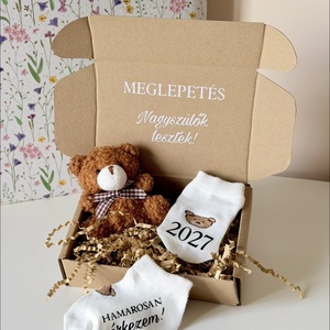 Macis babazokni szett, baba bejelentő zokni leendő szülőnek vagy nagyszülőknek csomag - baba - mama - babaemlékek - bababejelentők - Meska.hu