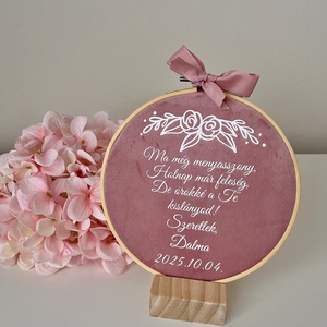 Szülőköszöntő hímzőkeret - képkeret apukáknak, anyukáknak, nagyszülőknek - esküvő - emlék & ajándék - szülőköszöntő ajándék - Meska.hu