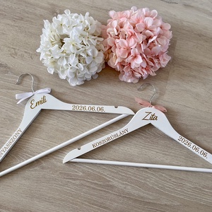 Esküvői vállfa, menyasszony, koszorúslány, vőlegény, örömanya feliratos vállfa, Esküvő, Ruha, Vállfa, Mindenmás, MESKA