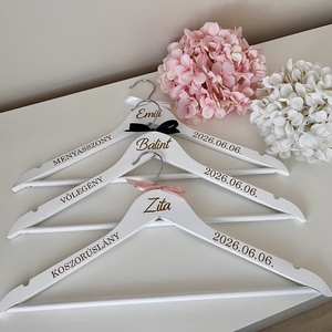 Esküvői vállfa, menyasszony, koszorúslány, vőlegény, örömanya feliratos vállfa - esküvő - ruha - vállfa - Meska.hu