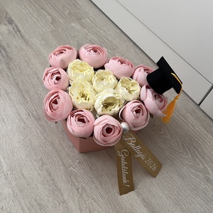 Szív alakú nagy virágbox ballagásra, diplomaosztóra - otthon & életmód - virágdekoráció - virágok - virágbox - Meska.hu