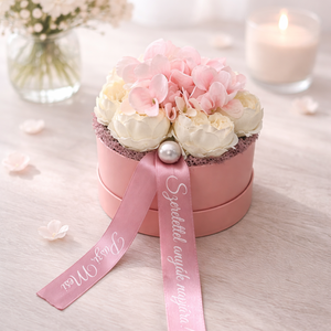 Anyák napi virágbox köszönő szalaggal - hortenzia és rózsa - Meska.hu