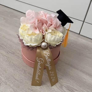 Virágbox ballagásra, diplomaosztóra - otthon & életmód - virágdekoráció - virágok - virágbox - Meska.hu