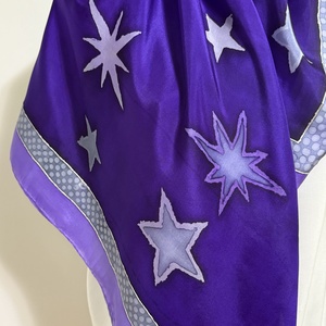 Csillagfény-lila álom � kézzel festett, 90�90 cm-es, 100% valódi hernyóselyem kendő - ruha & divat - sál, sapka, kendő - kendő - Meska.hu