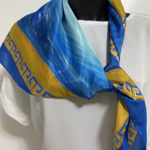 Kék-türkiz selyemkendő arany részletekkel � visszafogott luxus a mindennapokra - ruha & divat - sál, sapka, kendő - kendő - Meska.hu