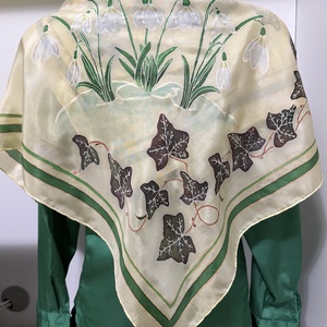 Kézzel festett 100% hernyóselyem kendő � Hóvirág és Borostyán (egyedi darab) - ruha & divat - sál, sapka, kendő - kendő - Meska.hu