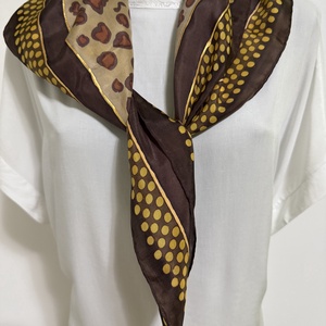 Kézzel festett 100% hernyóselyem kendő � Arany Párduc (74�74 cm, egyedi darab) - Meska.hu